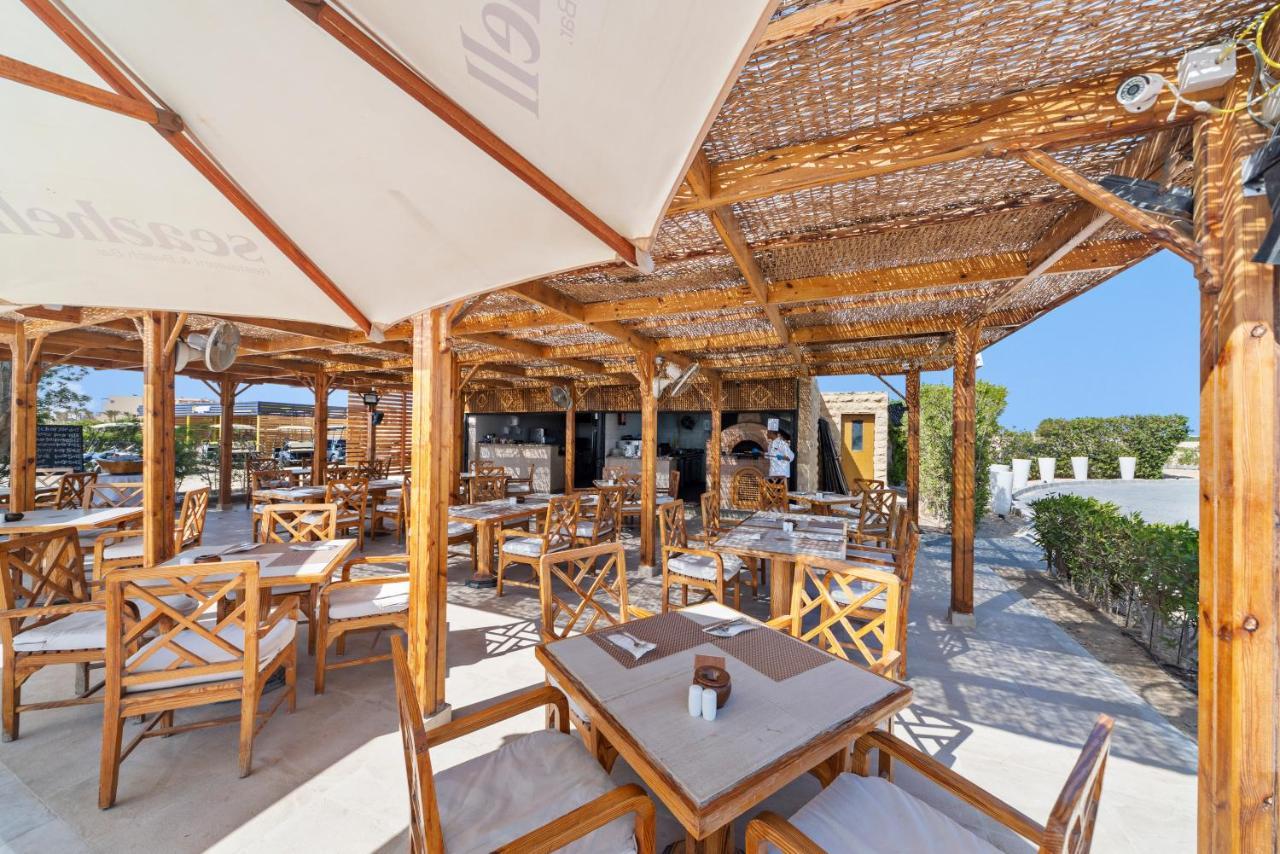 The Cascades Golf Resort, Spa & Thalasso Soma Bay Exterior photo A restaurant in the resort