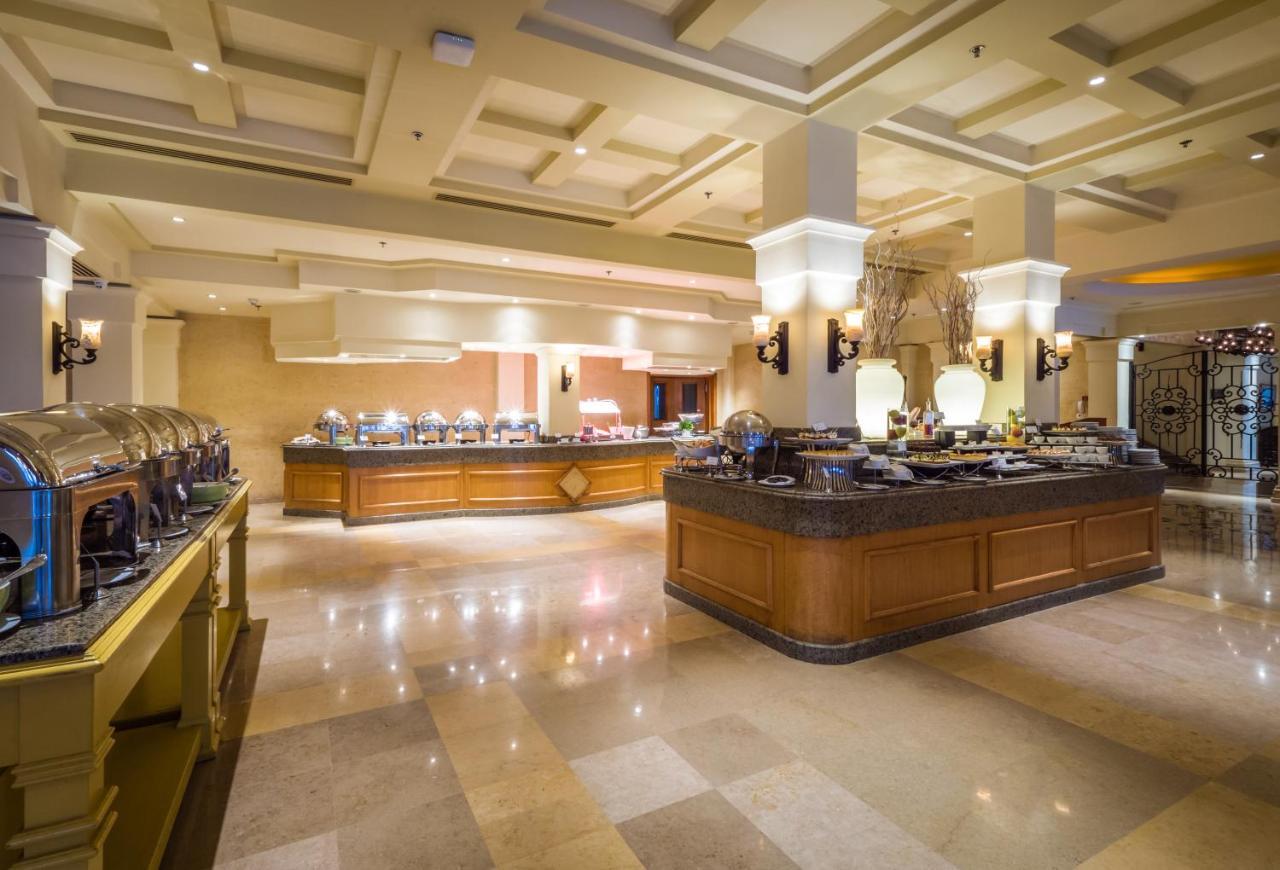 The Cascades Golf Resort, Spa & Thalasso Soma Bay Exterior photo The buffet at the hotel
