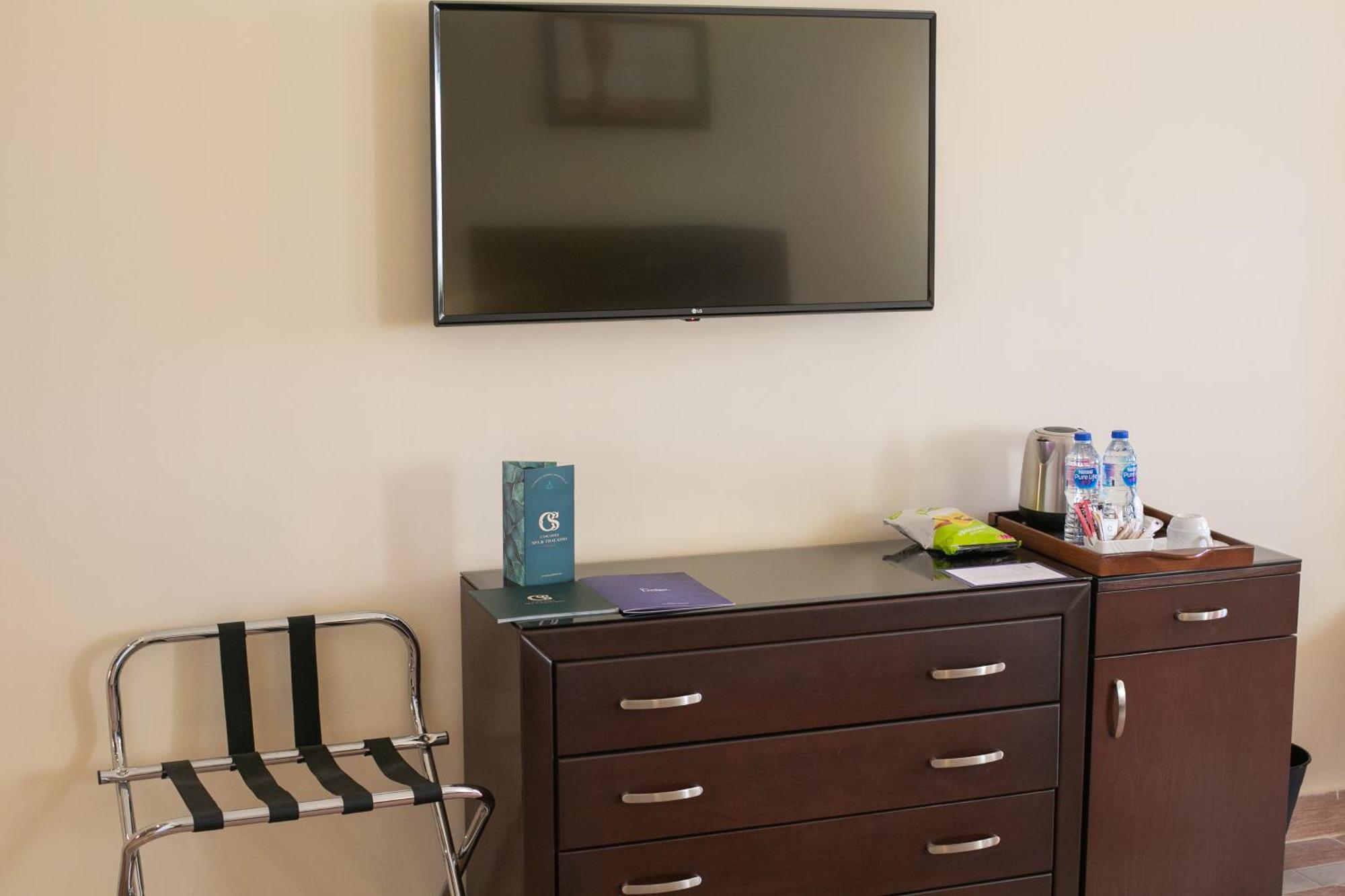 The Cascades Golf Resort, Spa & Thalasso Soma Bay Exterior photo A flat screen television in a hotel room